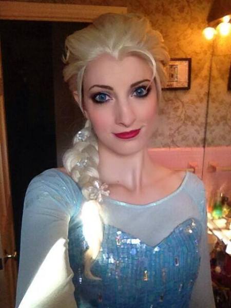 Katie Cosplay Frozen