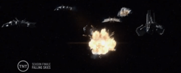 The Volm Ship (right) fends off the attacking Espheni Beamers