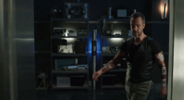 Felicity vs Metahuman, what could possibly go … oh I take it back! She's got this!